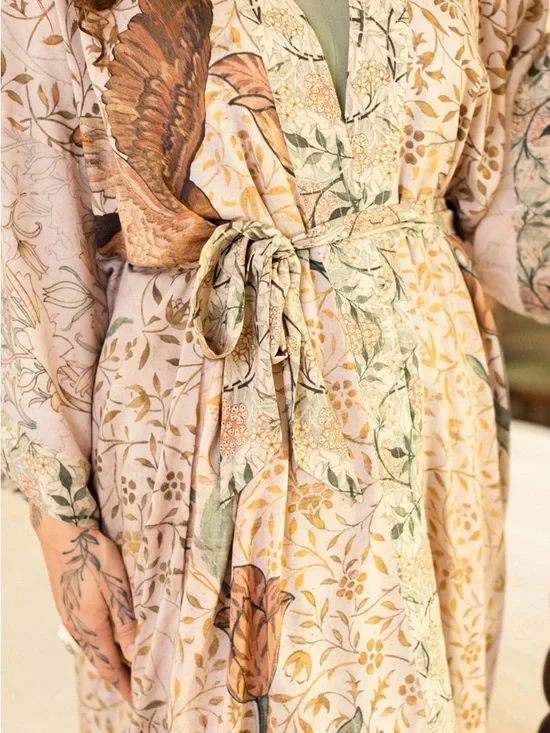 Market of Stars Folklore Opera Floral Botanical Print Kimono Robe with Tie Waist - Picture 1 of 8